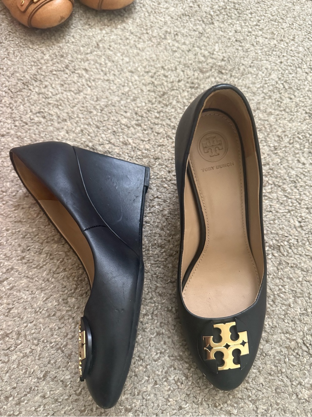 Tory Burch Black Leather Flats with Gold Logo - Picture 2 of 2
